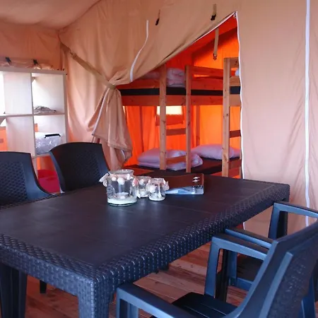 Luxury tent Boerderijcamping Het Oever *